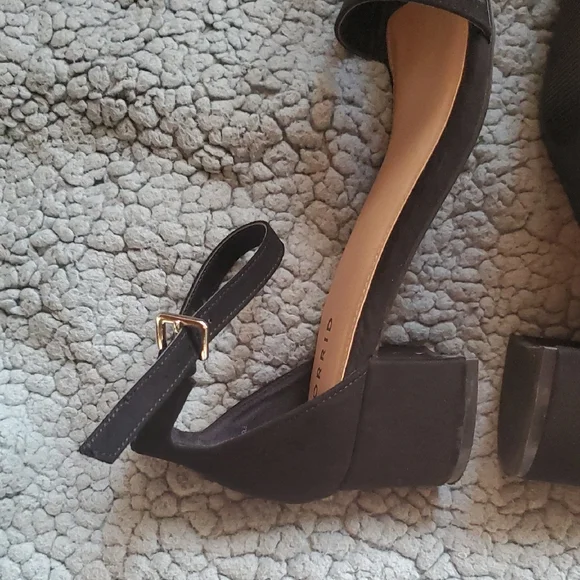 Elegant Torrid 10 WIDE Black Sueded Women's Sandals NWOT - Picture 9 of 13